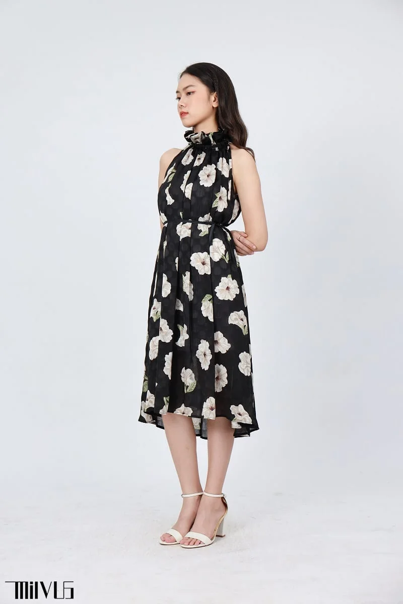 Váy dạo phố - ➰➰Đầm maxi trắng Giá lẻ #205k Chất lụa sịn... | Facebook